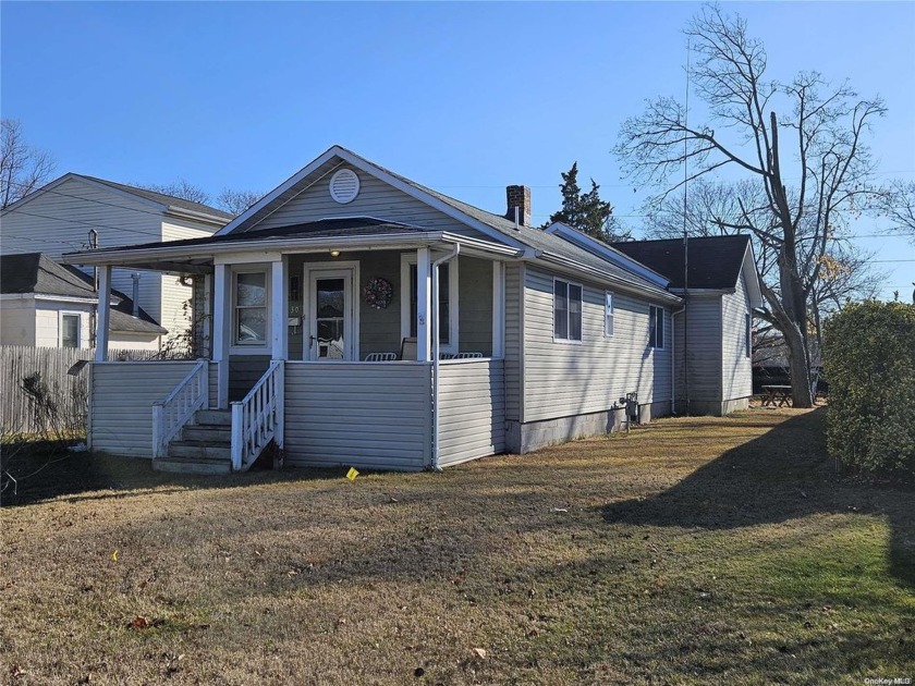 Fantastic Opportunity South Of Montauk Highway On A Lovely - Beach Home for sale in Brookhaven, New York on Beachhouse.com