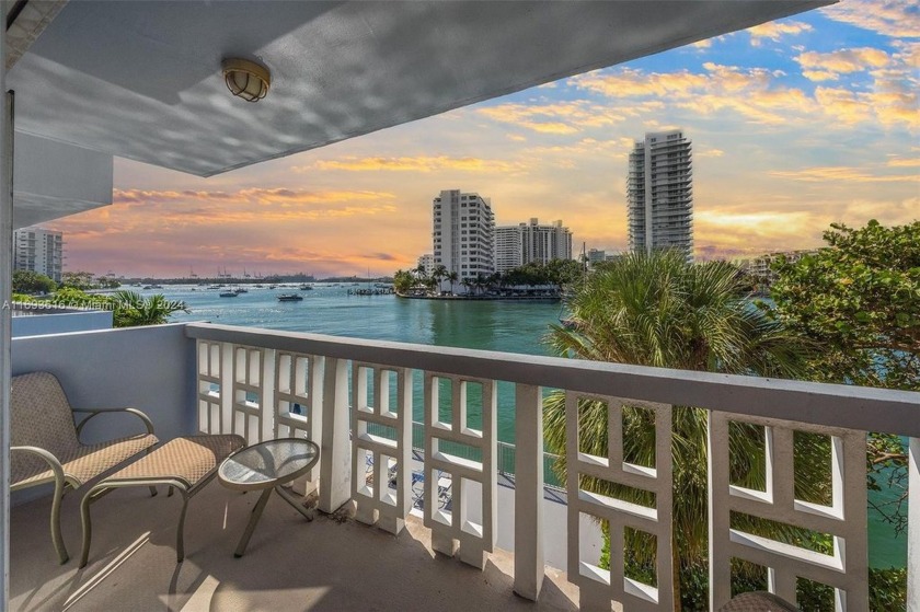 CHARMING DIRECT BAY VIEWS, 2/2 CORNER UNIT. Rarely available - Beach Condo for sale in Miami Beach, Florida on Beachhouse.com