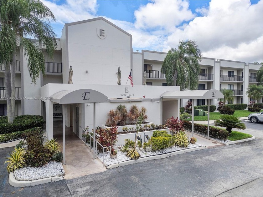 Wow! Amazing 2 Bed/2 Bath Waterfront Condo Located At Clairmont - Beach Condo for sale in Tamarac, Florida on Beachhouse.com
