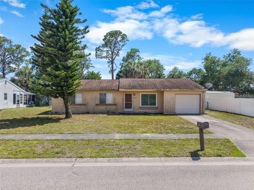 Do not miss this home that's ready for a little TLC. It features - Beach Home for sale in North Port, Florida on Beachhouse.com
