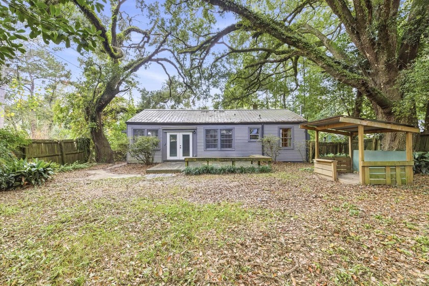 This may be a 2Ba/1Ba on paper, but there are loads of other - Beach Home for sale in Tallahassee, Florida on Beachhouse.com