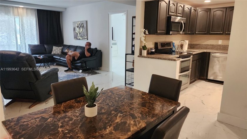 Beautifully updated 2-bedroom, 2-bathroom ground-floor condo in - Beach Condo for sale in Boca Raton, Florida on Beachhouse.com