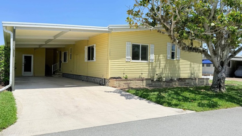 Lakefront Living with Stunning Sunrise Views!    Wake up to - Beach Home for sale in Nokomis, Florida on Beachhouse.com
