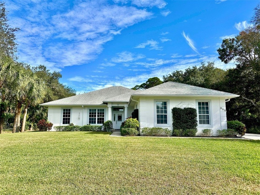 Well maintained 3 bedroom, 3 bath, 2 car garage home built in - Beach Home for sale in Vero Beach, Florida on Beachhouse.com
