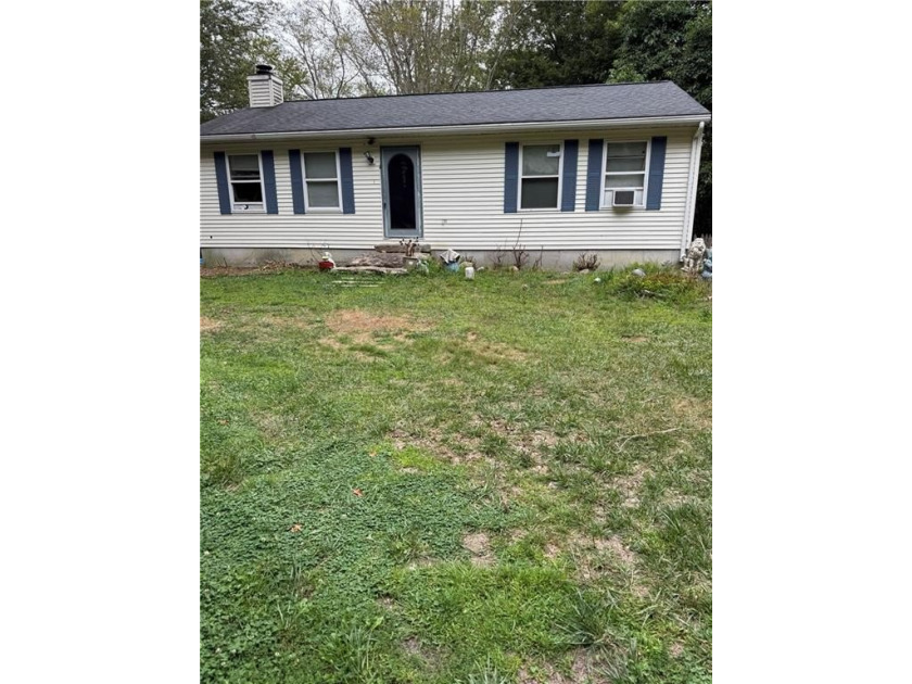 2-bedroom ranch available in lovely Little Compton. This single - Beach Home for sale in Little Compton, Rhode Island on Beachhouse.com