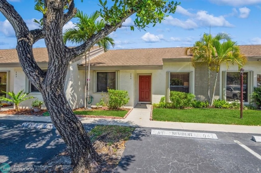 Don't miss this rare find, 3 bedroom one story villa in gated - Beach Condo for sale in Oakland Park, Florida on Beachhouse.com