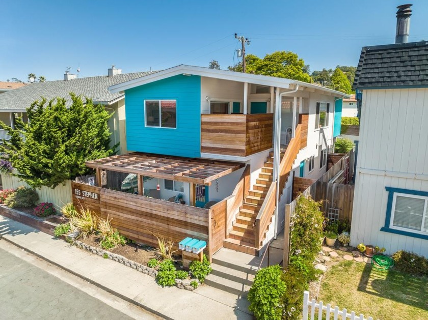 Ever dreamed of owning an ? This beautifully updated triplex - Beach Home for sale in Aptos, California on Beachhouse.com