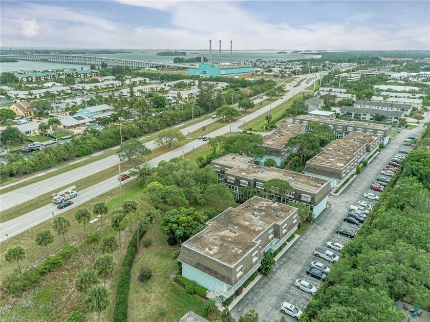 Completely renovated in last 4 years. Newer kitchen, baths and - Beach Condo for sale in Vero Beach, Florida on Beachhouse.com