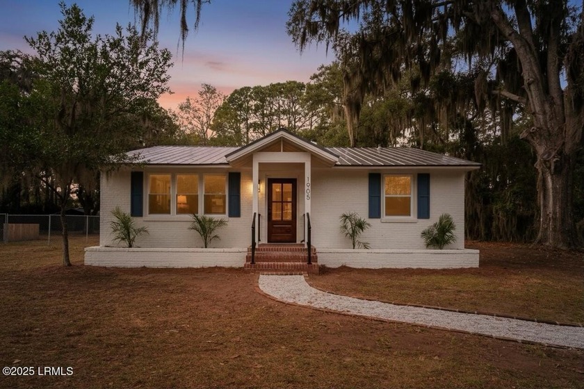 Come discover this newly restored 3 bed 2 bath brick cottage! An - Beach Home for sale in Port Royal, South Carolina on Beachhouse.com