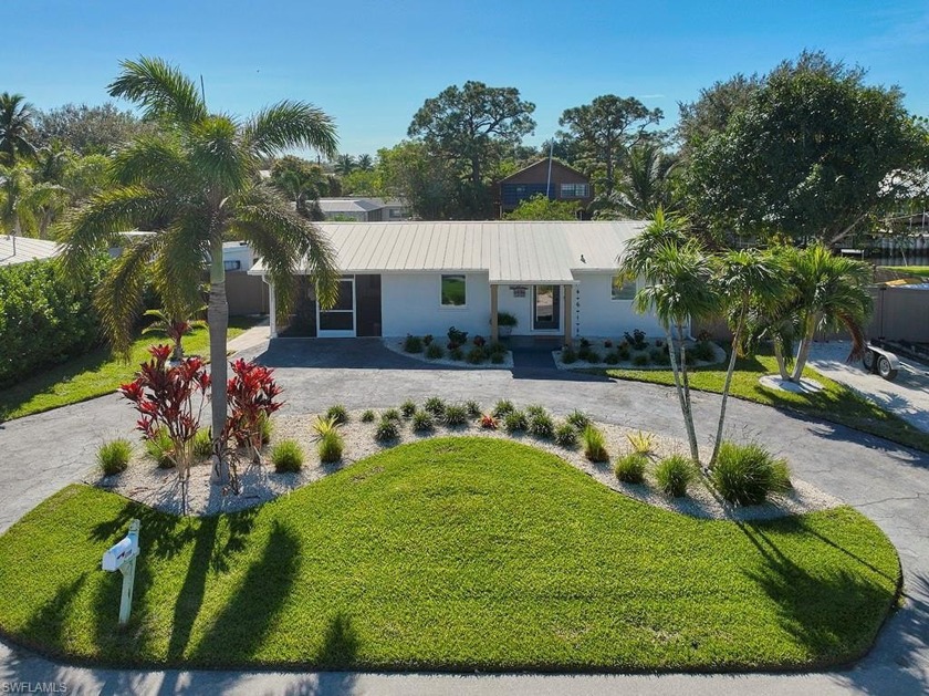 Discover a boater's paradise at 2736 Riverview Drive in the - Beach Home for sale in Naples, Florida on Beachhouse.com