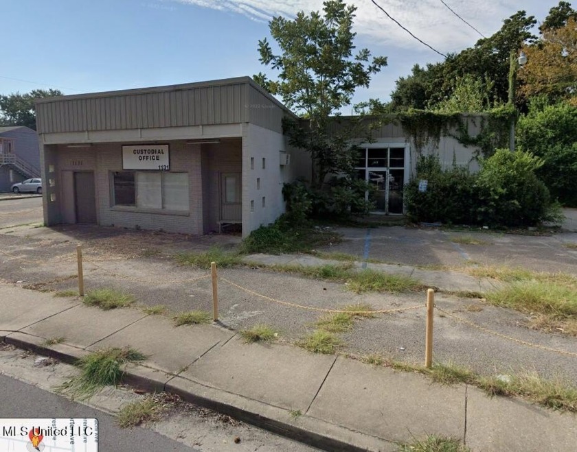 Great investment opportunity with this fixer upper located close - Beach Commercial for sale in Biloxi, Mississippi on Beachhouse.com