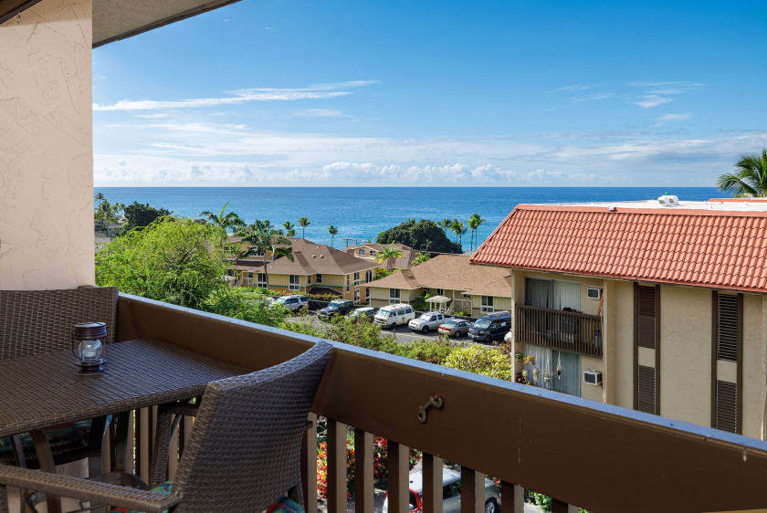 Kona Mansions#225 Top Floor, 2 story Unit wOcean views & Air - Beach Vacation Rentals in Kailua Kona, Hawaii on Beachhouse.com