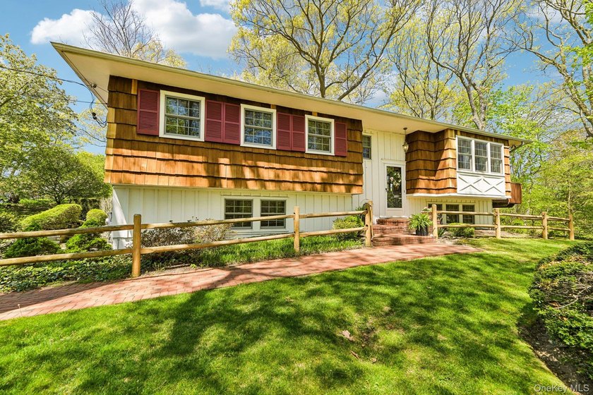 Welcome to 31 Sunset Drive, a true nature lovers' paradise! - Beach Home for sale in Huntington, New York on Beachhouse.com