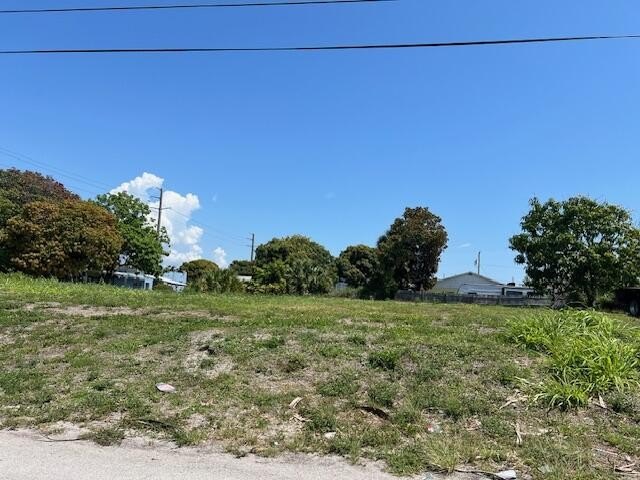 Oversized 0.31 vacant lot located in the heart of Riviera Beach - Beach Lot for sale in Riviera Beach, Florida on Beachhouse.com