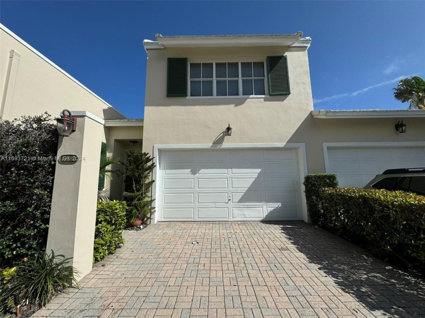 Absolutely enchanting 4-bed/4-bath courtyard townhome with a - Beach Townhome/Townhouse for sale in Boca Raton, Florida on Beachhouse.com