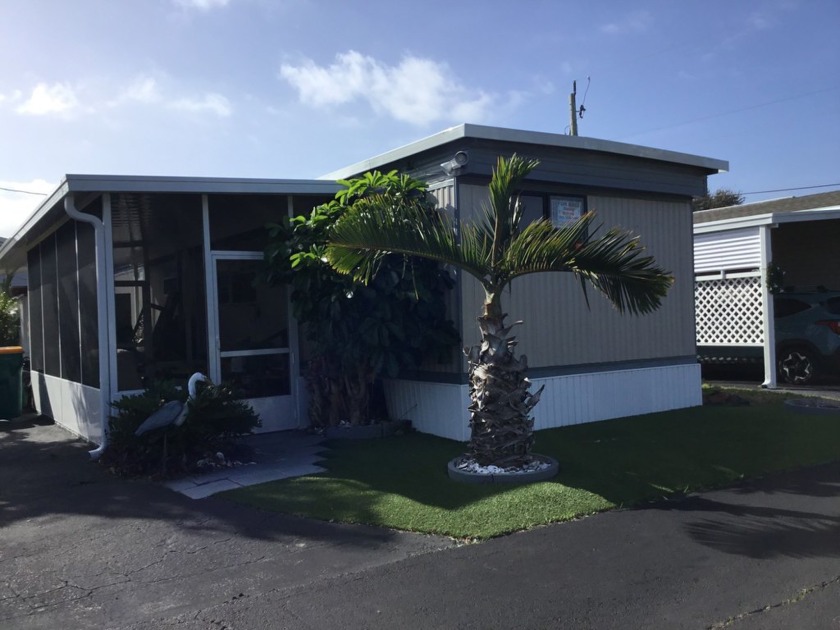 This two-bedroom, one bath home was used as a fisherman's - Beach Home for sale in Merritt Island, Florida on Beachhouse.com