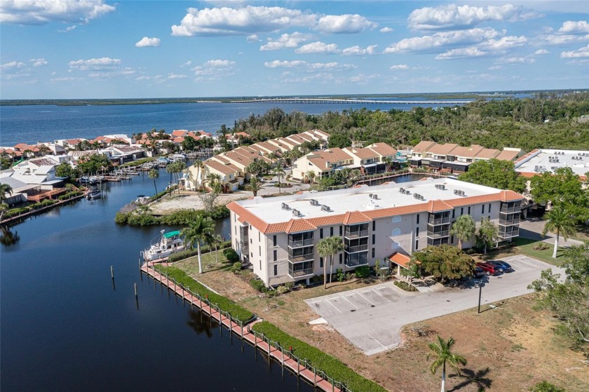 END-UNIT, WATERFRONT CONDO AT EMERALD POINTE W/CANAL VIEW - It's - Beach Condo for sale in Punta Gorda, Florida on Beachhouse.com