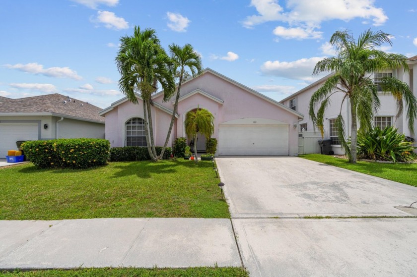 NEW ROOF INSTALLED 2022.  Well maintained 3 bedroom 2 bathroom - Beach Home for sale in Wellington, Florida on Beachhouse.com