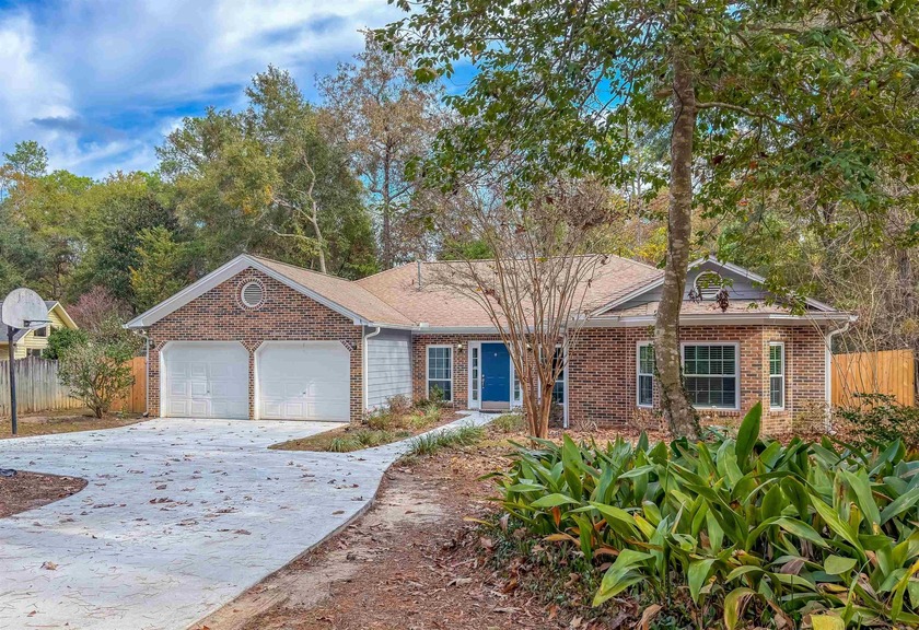 You will love this move in ready & Updated Killearn Pool home - Beach Home for sale in Tallahassee, Florida on Beachhouse.com