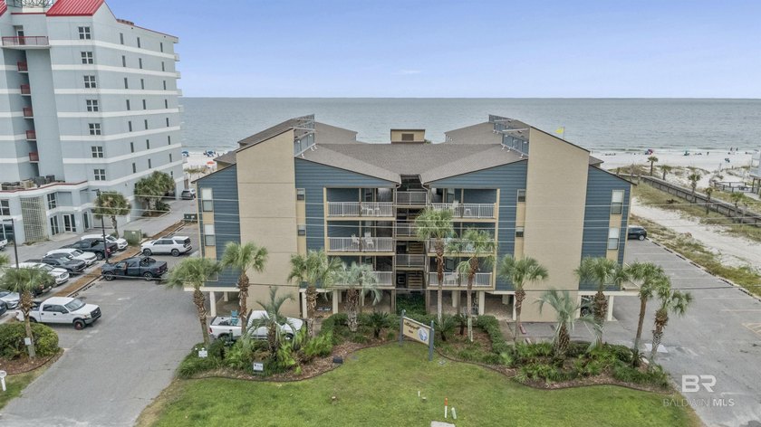 Welcome to Sandpiper 4C, located in the heart of Gulf Shores -- - Beach Condo for sale in Gulf Shores, Alabama on Beachhouse.com