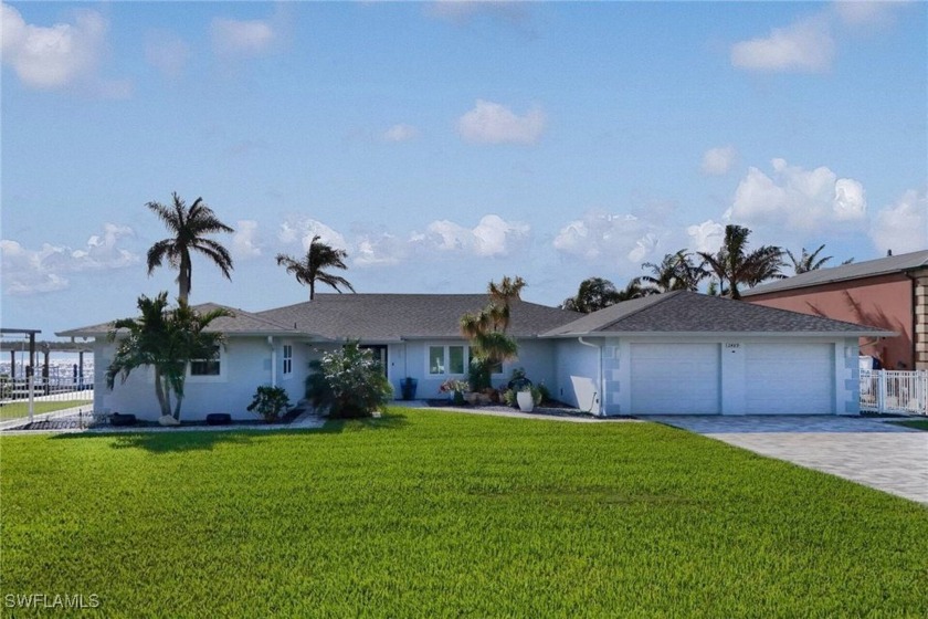 Sacrificing this corner/bay front, 3 bedroom, 3-1/2 bath home on - Beach Home for sale in St. James City, Florida on Beachhouse.com