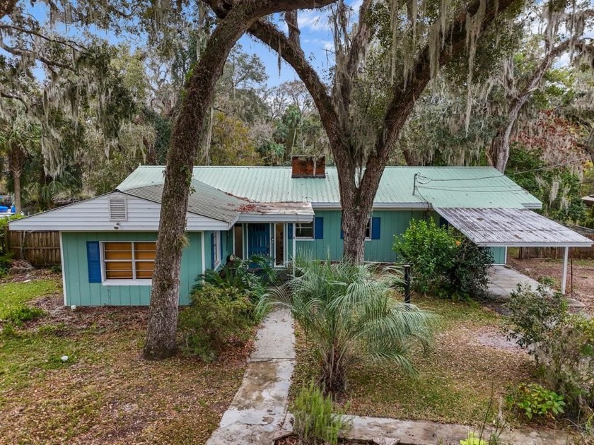 BEAUTIFUL HOME ON THE WITHLACOOCHEE RIVER - Take a look at this - Beach Home for sale in Inglis, Florida on Beachhouse.com