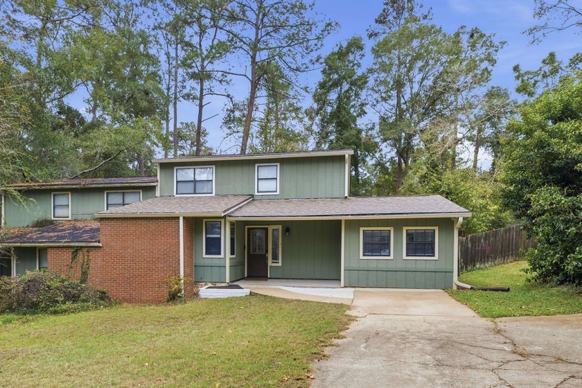 This contemporary-style, end-unit townhouse has such a large - Beach Townhome/Townhouse for sale in Tallahassee, Florida on Beachhouse.com