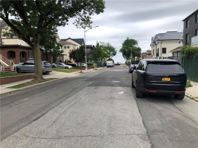 A rare opportunity to build your dream mansion on an oversized - Beach Lot for sale in Brooklyn, New York on Beachhouse.com