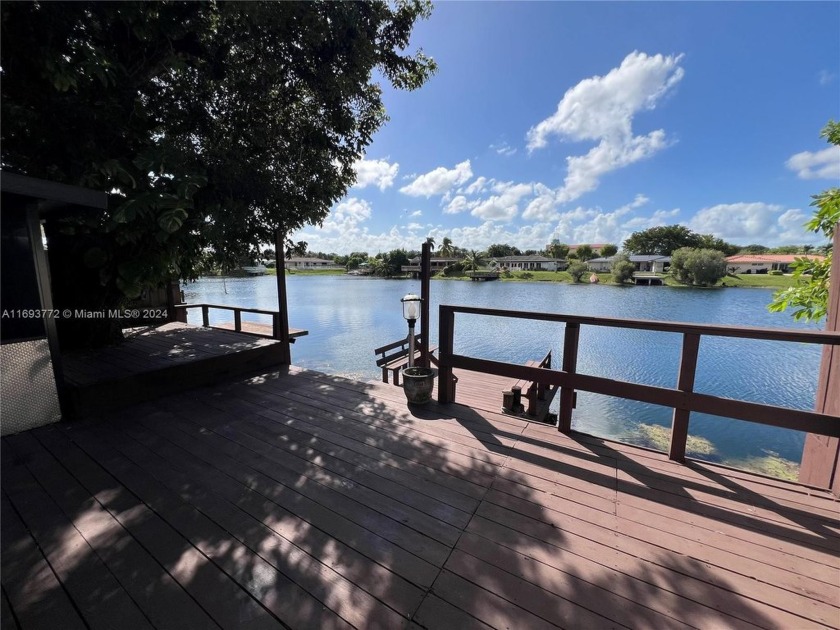 Amazing 3-bedroom, 2-bath waterfront villa/townhouse with - Beach Home for sale in Miami, Florida on Beachhouse.com