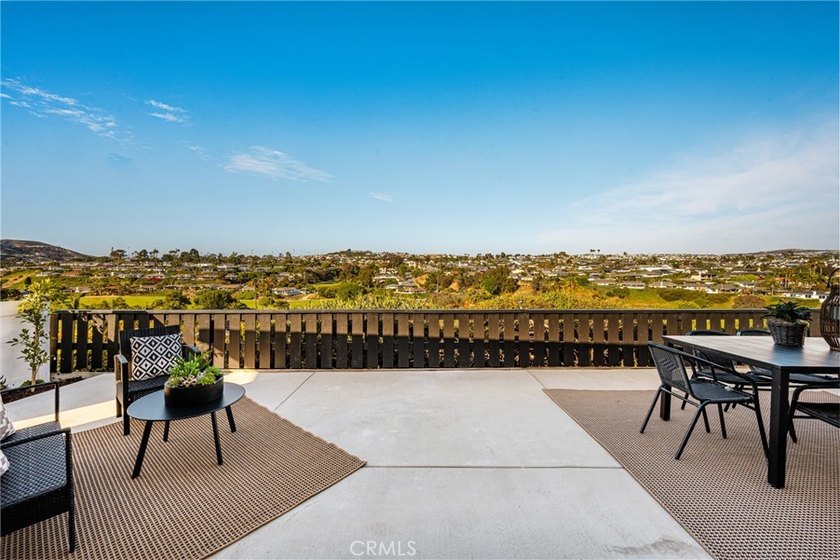VIEWS VIEWS VIEWS!!! Another beautiful home meticulously - Beach Home for sale in San Clemente, California on Beachhouse.com