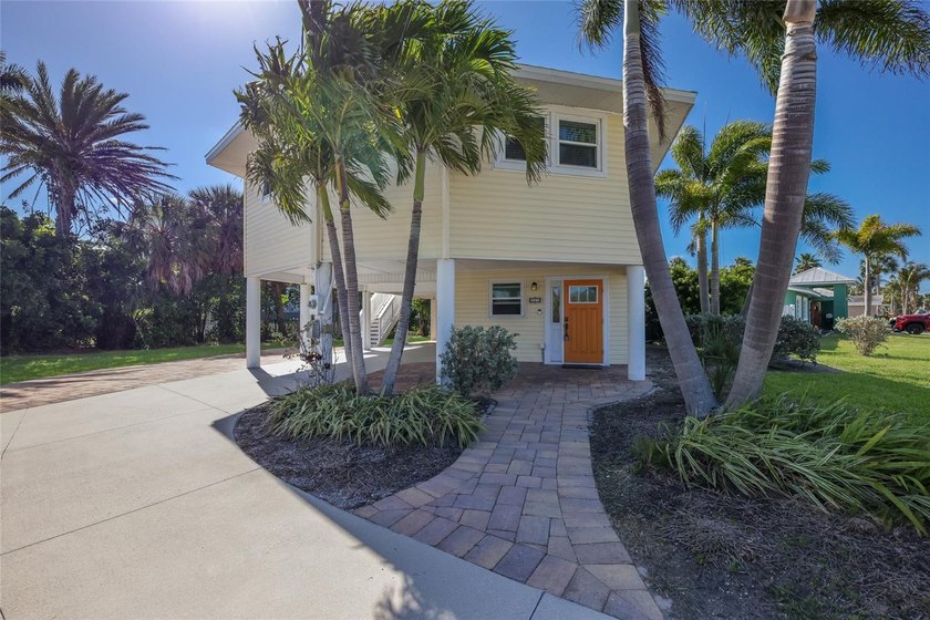 Discover the best of island living in beautiful Holmes Beach! - Beach Home for sale in Holmes Beach, Florida on Beachhouse.com