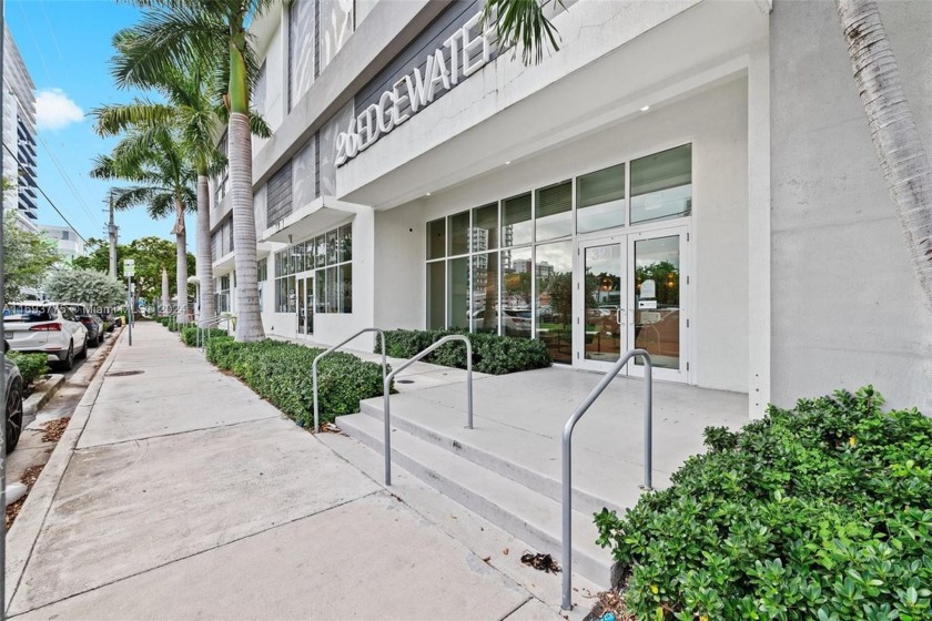 Welcome to 26 Edgewater, a boutique condo building completed in - Beach Condo for sale in Miami, Florida on Beachhouse.com