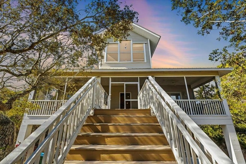 Fabulous island home with no flooding from storms! This home - Beach Home for sale in Cedar Key, Florida on Beachhouse.com