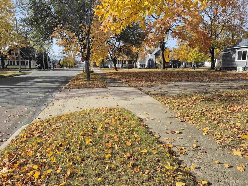 Looking for a lot to build on within the Escanaba city limits - Beach Lot for sale in Escanaba, Michigan on Beachhouse.com