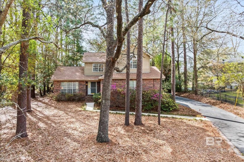 Perfectly positioned on an oversized golf course lot in the - Beach Home for sale in Daphne, Alabama on Beachhouse.com