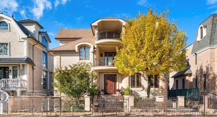 Elegant Central Hall Colonial in the Heart of Manhattan Beach!
 - Beach Home for sale in Brooklyn, New York on Beachhouse.com