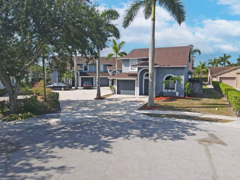 This exceptional property offers versatile options for - Beach Townhome/Townhouse for sale in Wellington, Florida on Beachhouse.com