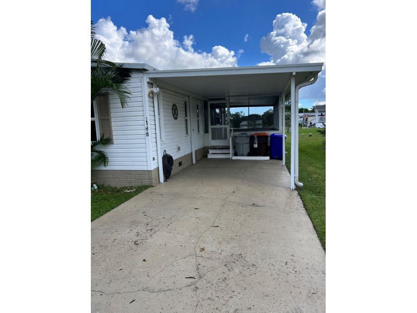 This 2 bedroom 1.5 bath mobile home is the perfect selection - Beach Home for sale in Vero Beach, Florida on Beachhouse.com