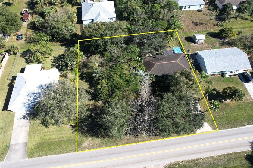 3/2/2 Home in Vero Lake Estates with additional Cleared lot! - Beach Home for sale in Vero Beach, Florida on Beachhouse.com