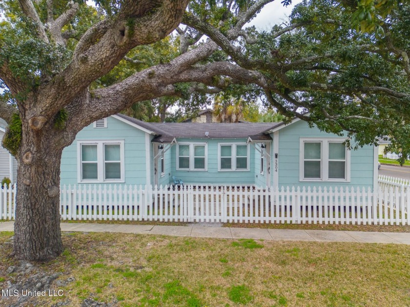 Back on the market with a new roof and an expanded backyard - Beach Townhome/Townhouse for sale in Gulfport, Mississippi on Beachhouse.com