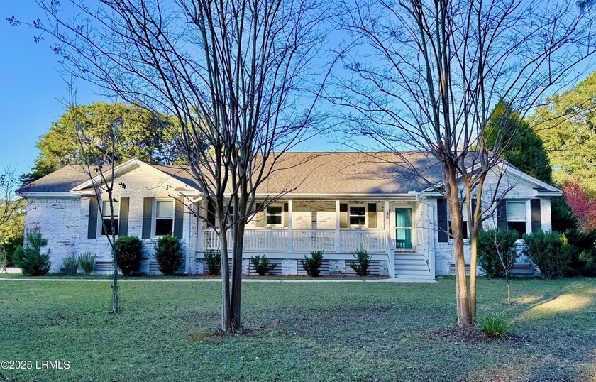 Come visit this stunning 3Bd/3Ba property in the Pleasant Point - Beach Home for sale in Beaufort, South Carolina on Beachhouse.com