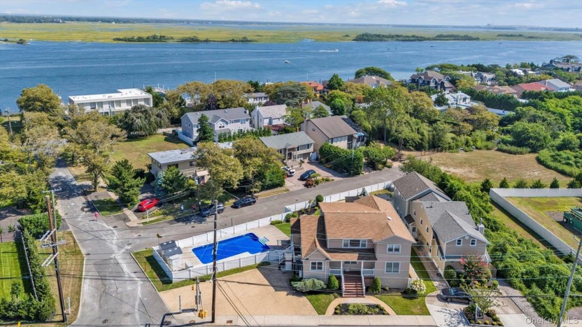 This exquisite home is designed with both style and - Beach Home for sale in Atlantic Beach, New York on Beachhouse.com