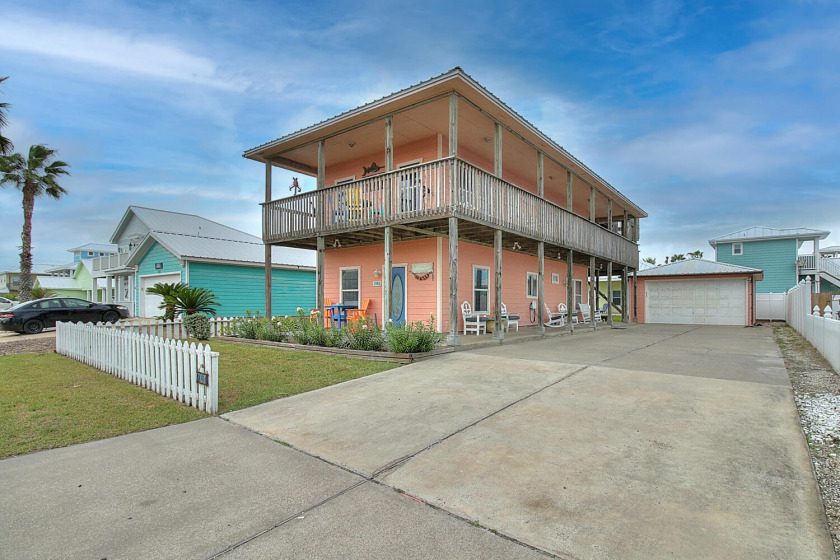 Beautiful private home! 1000 sq ft of decks! Community Pool! - Beach Vacation Rentals in Port Aransas, Texas on Beachhouse.com