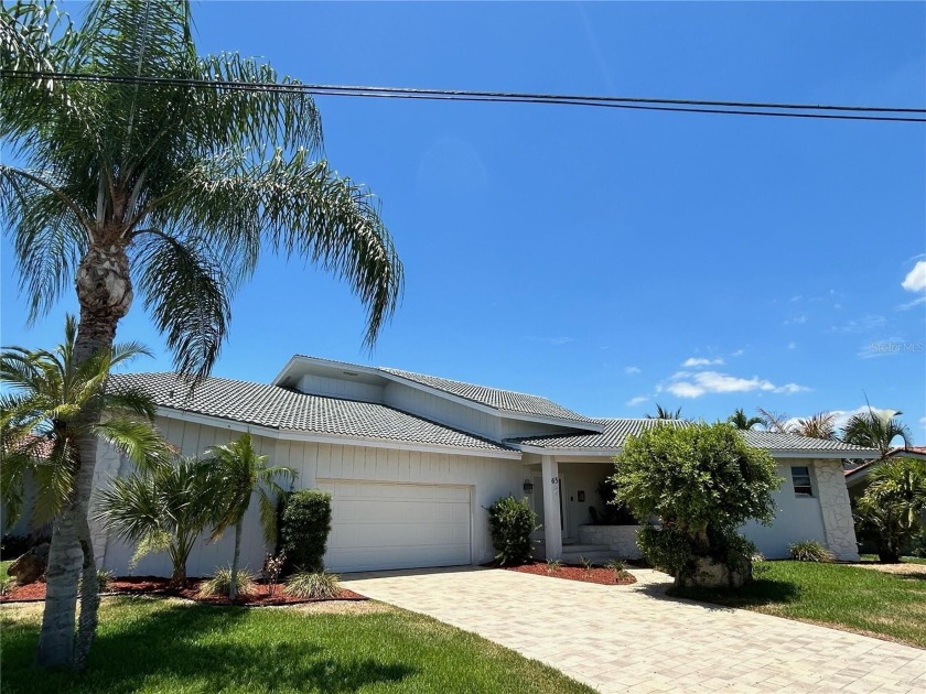 ***NO FLOOD DAMAGE*** Make this your dream home in beautiful - Beach Home for sale in Punta Gorda, Florida on Beachhouse.com