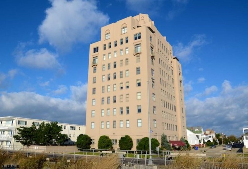 Bright, open and immaculate best describes unit 402 at the - Beach Condo for sale in Ventnor, New Jersey on Beachhouse.com