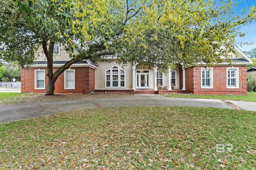 Custom-built home in the established Llanfair subdivision - Beach Home for sale in Mobile, Alabama on Beachhouse.com