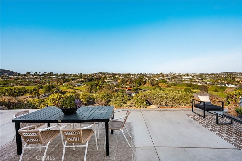 VIEWS VIEWS VIEWS!!! Another beautiful home meticulously - Beach Home for sale in San Clemente, California on Beachhouse.com