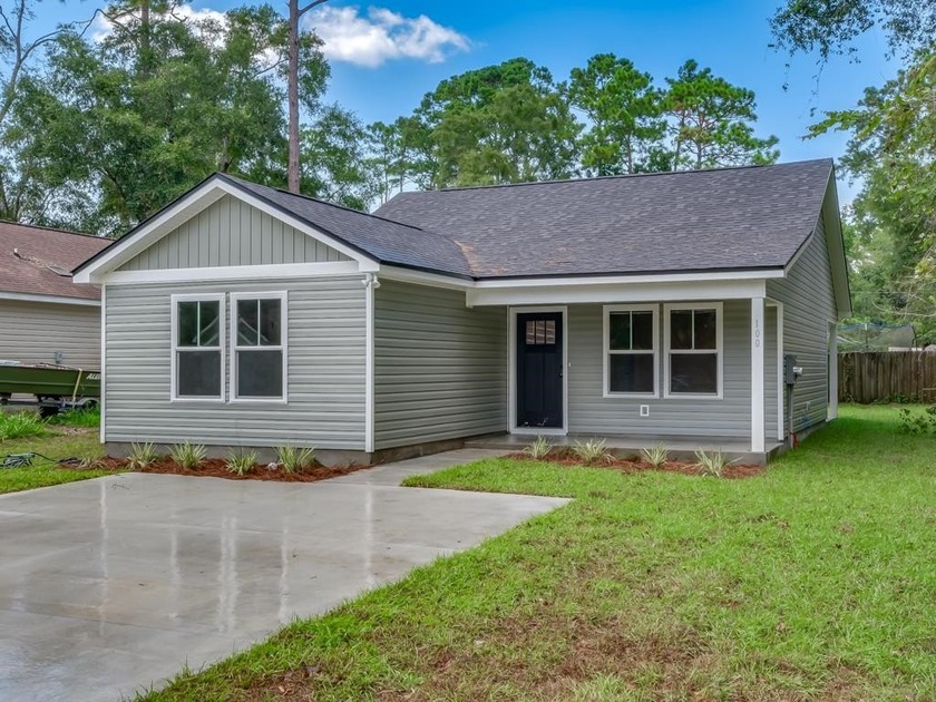 MOVE IN READY! Stunning new construction on a quiet paved street - Beach Home for sale in Crawfordville, Florida on Beachhouse.com