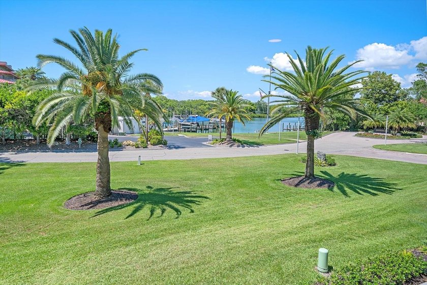 BACK ON THE MARKET with a New Price and Turn Key! Welcome to - Beach Condo for sale in Longboat Key, Florida on Beachhouse.com