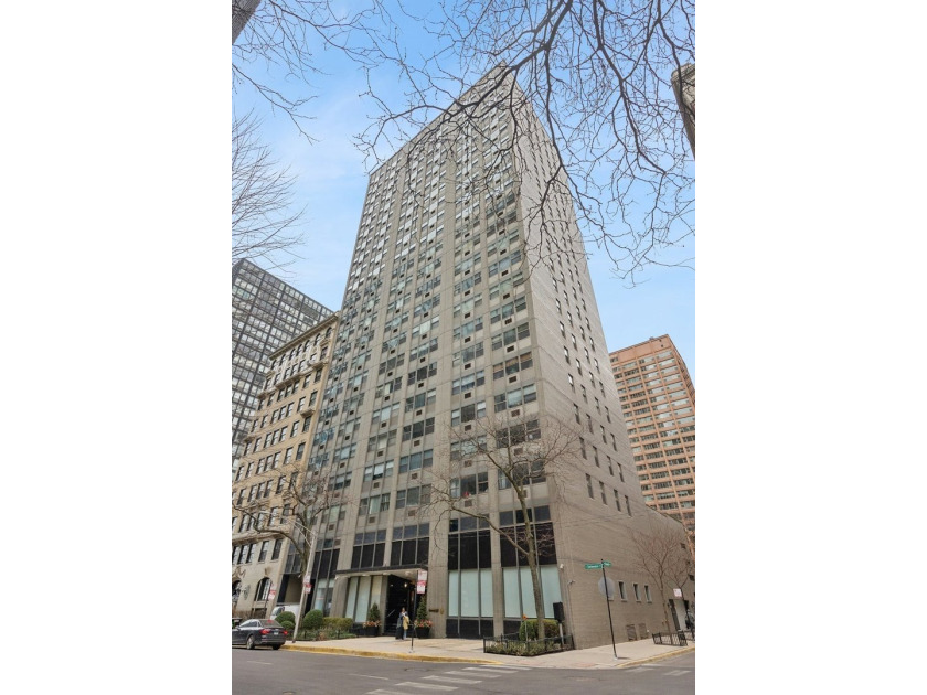 Step into sophistication and comfort at 253 Delaware, Unit 21G! - Beach Condo for sale in Chicago, Illinois on Beachhouse.com